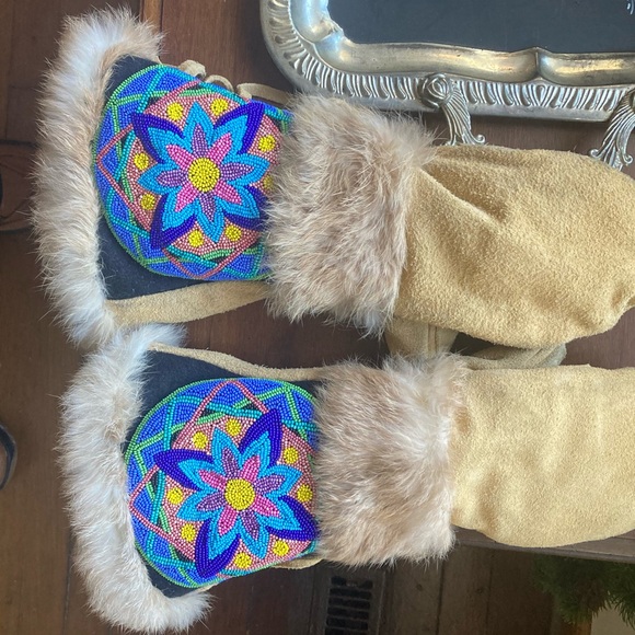 Astis Gauntlet Mittens - Picture 4 of 9